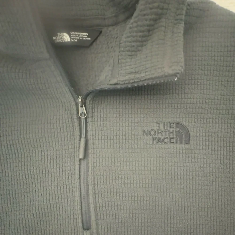 The North Face Charcoal 1/4 zip Pullover Thin Fleece Sweatshirt M